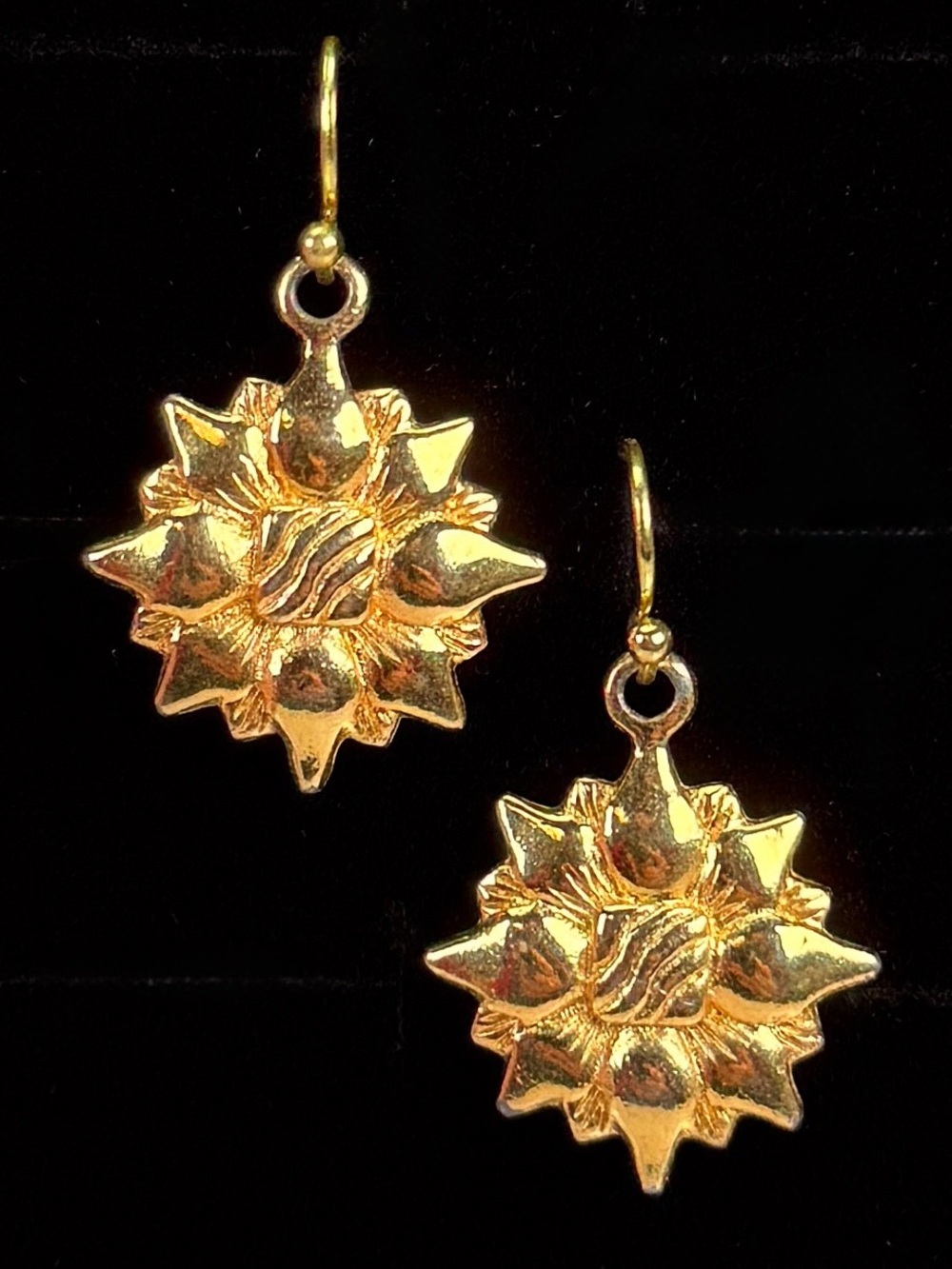 Vintage weighted, goldtone, sunflower pierced earrings